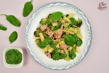 Glutenvrije pasta met spinazie-tonijnsaus